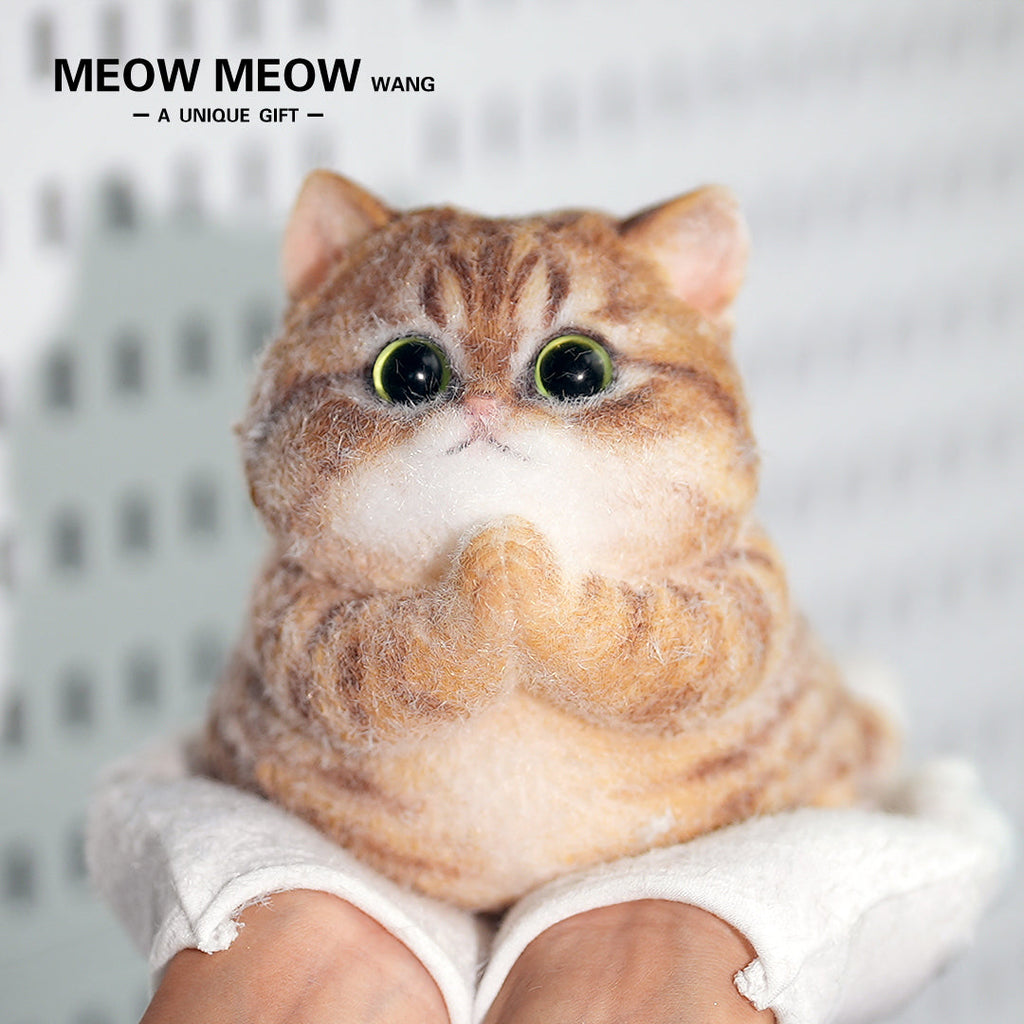 C13:Chubby Beckoning Cat