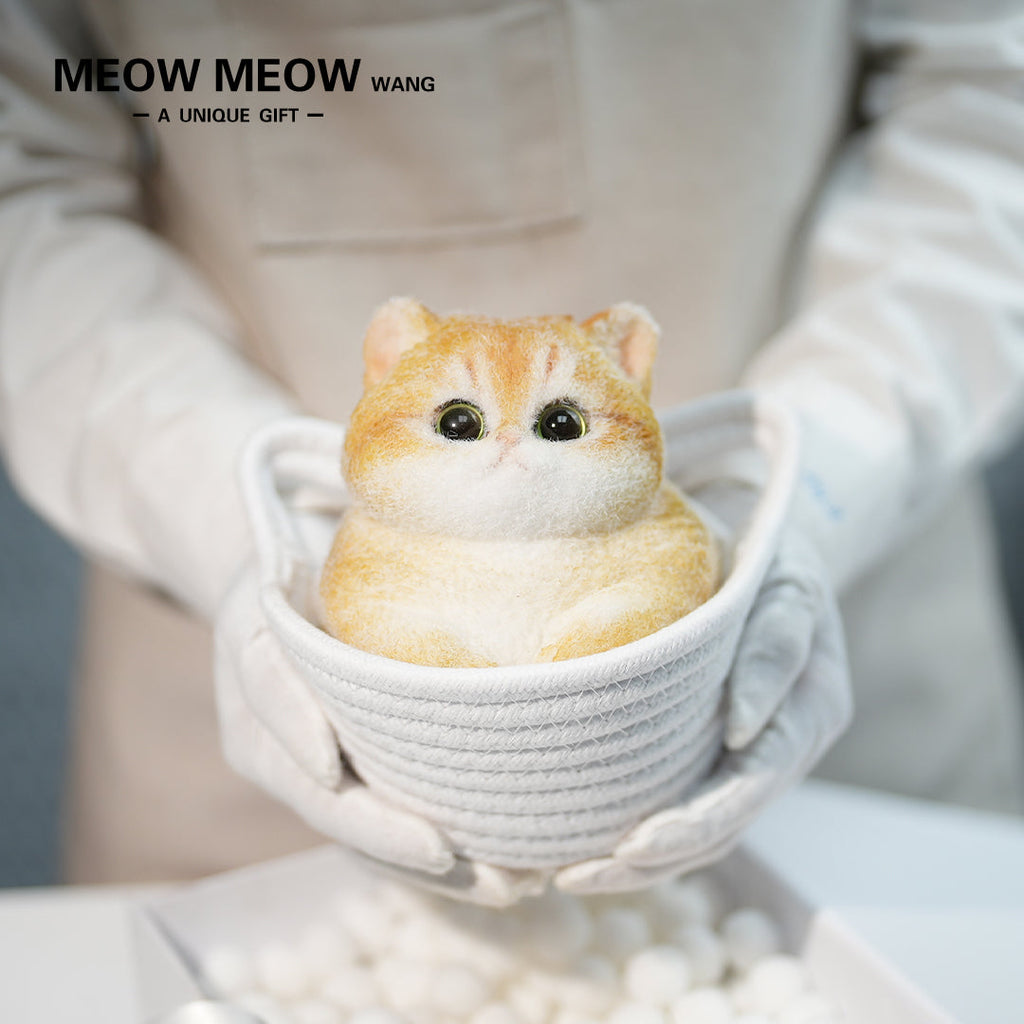 C31:Golden Cat With Green Eyes