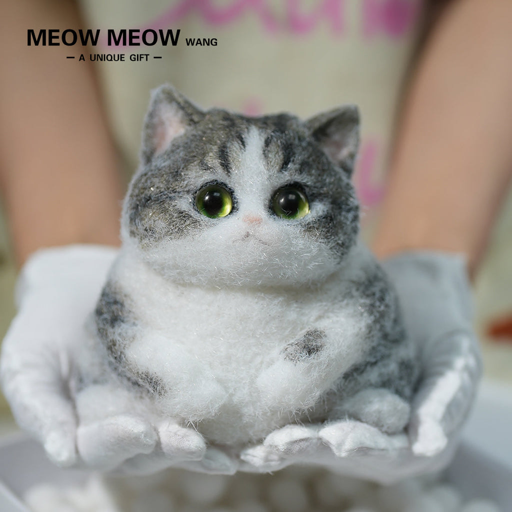 C07: Chubby Green Slit Pupil Civet Cat